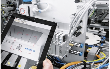 Ingenious step: the introduction of tablet computers in maintenance. (Photo: Festo AG & Co. KG)