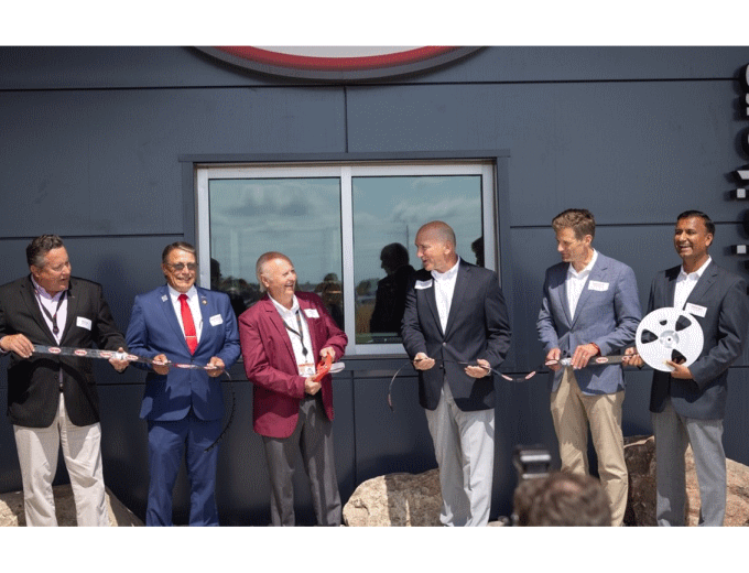 Digi-Key officially opened its 2.2 million square foot Product Distribution Center expansion (PDCe) with a Digi-Reel cutting and ceremonial package handoffs