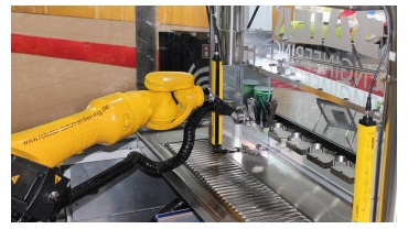 The KUKA KR CYBERTECH robot prepares drinks like a bartender The KUKA KR CYBERTECH robot prepares drinks like a bartender